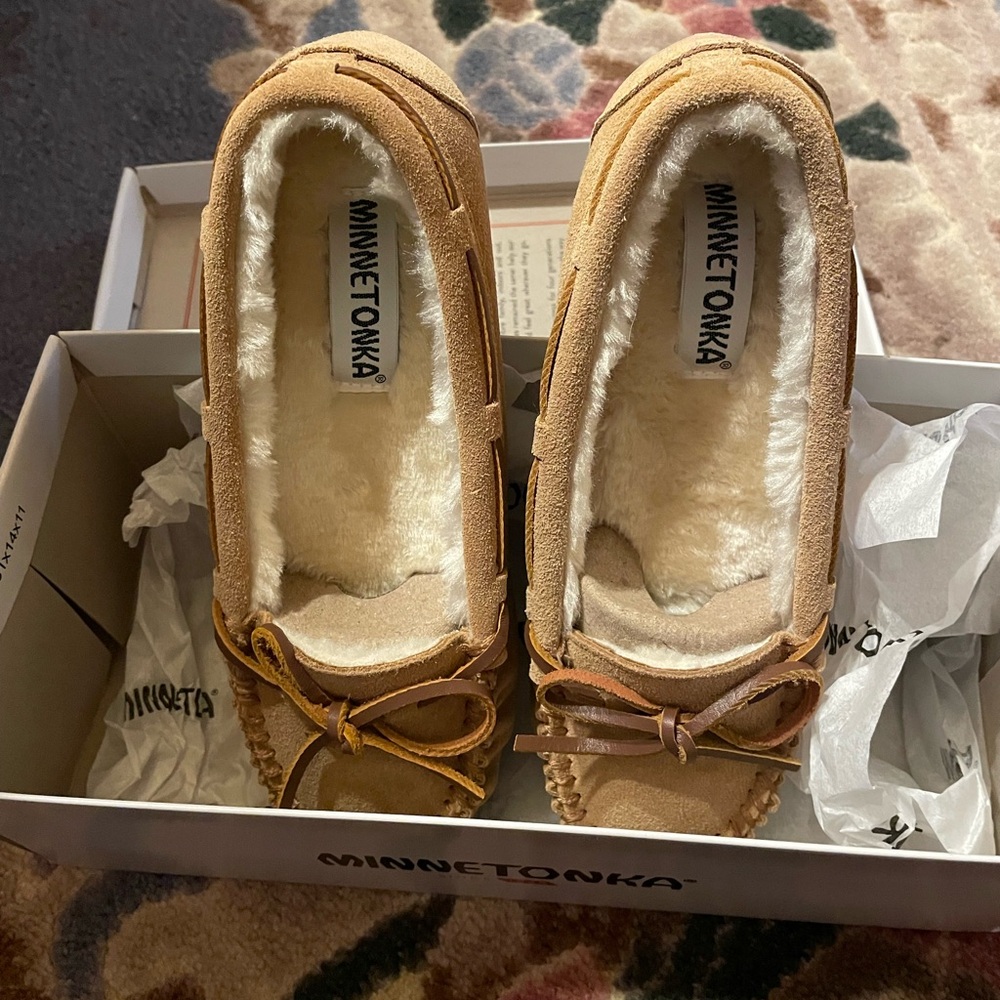 NEW never worn Minnetonka women’s slippers